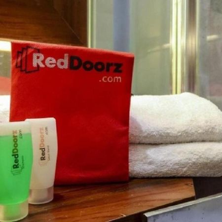 RedDoorz near Batik Tulis Celaket 2 Malang Buitenkant foto