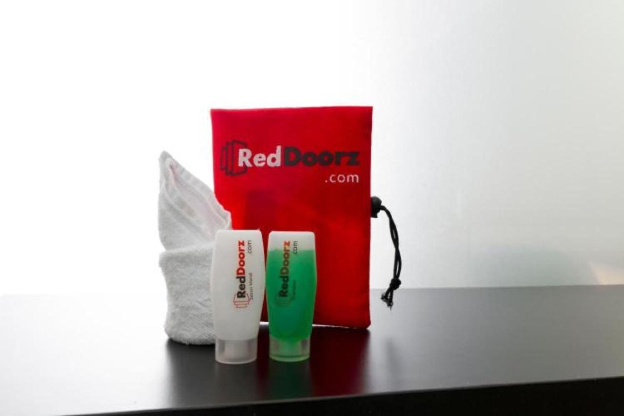 RedDoorz near Batik Tulis Celaket 2 Malang Buitenkant foto